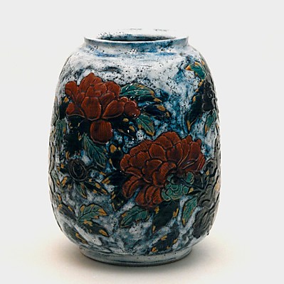 寒牡丹彫刻花瓶