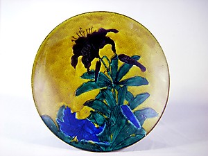 百合図平鉢 (Lilly Bowl by Yoshidaya Kiln)